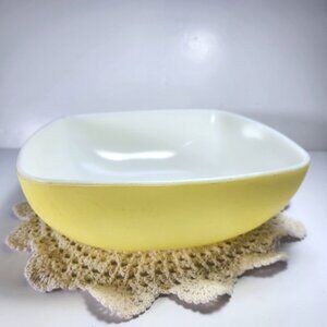 Pyrex Hostess Square Bowl Yellow Serving Dish Ovenware 2 1/2 Quart Vintage
